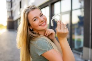 Invisalign® in Encino Straighter Teeth treatment offers discreet aligners and personalized care. Start your smile journey today.