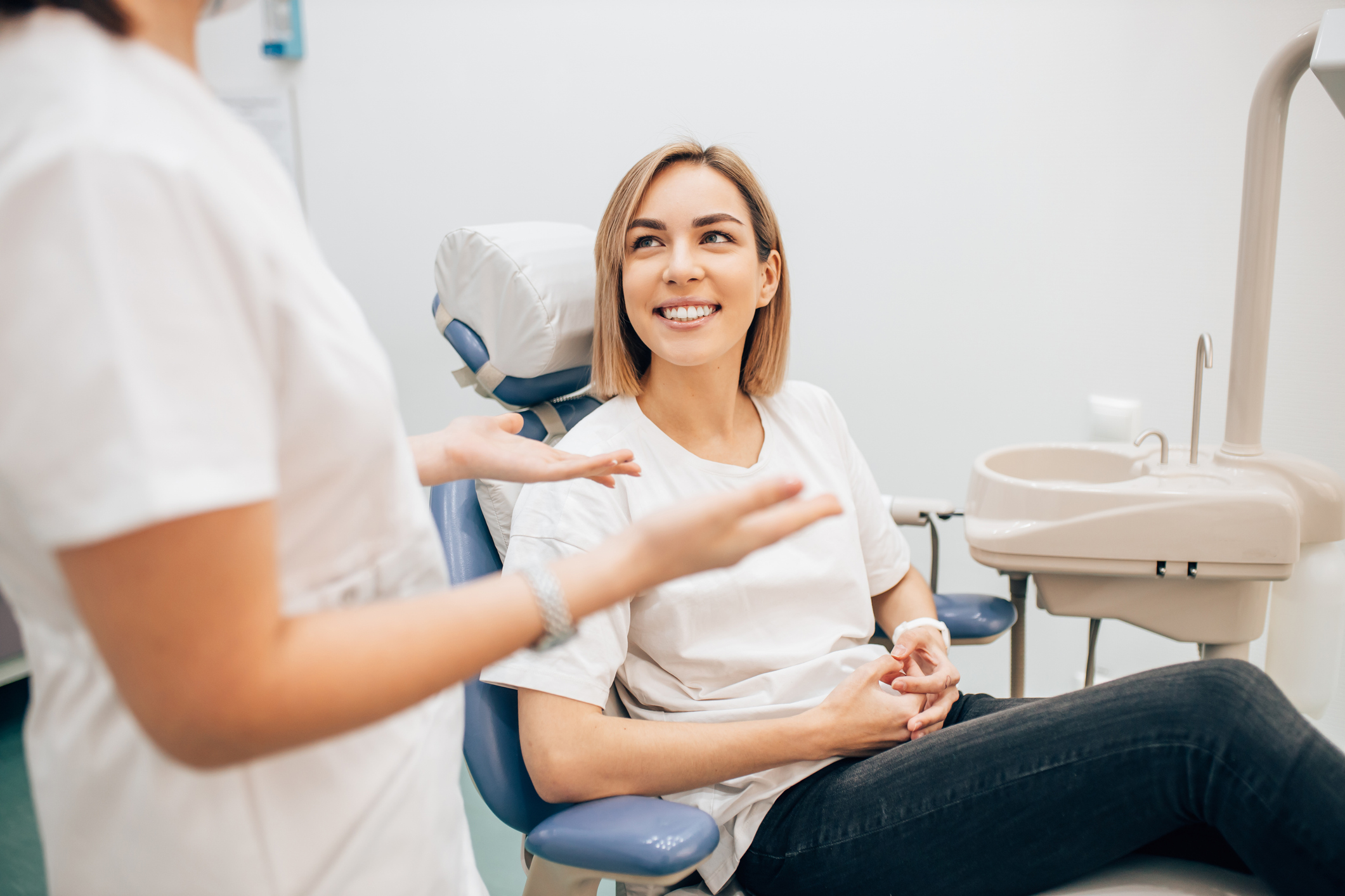 What a Cosmetic Dentist in Encino Can Do for Smiles